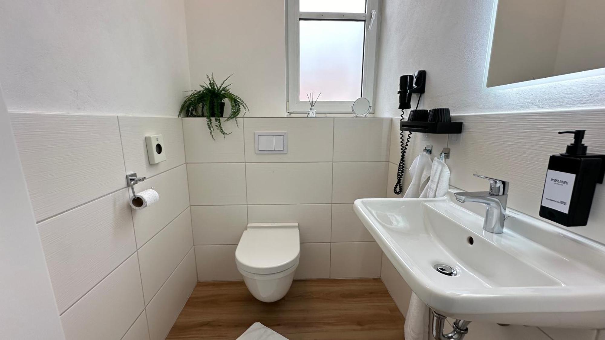 Apartment Loft - Sauna - 4 Schlafzimmer - 2 Baeder - Stadtmitte - 2 Parkplaetze *