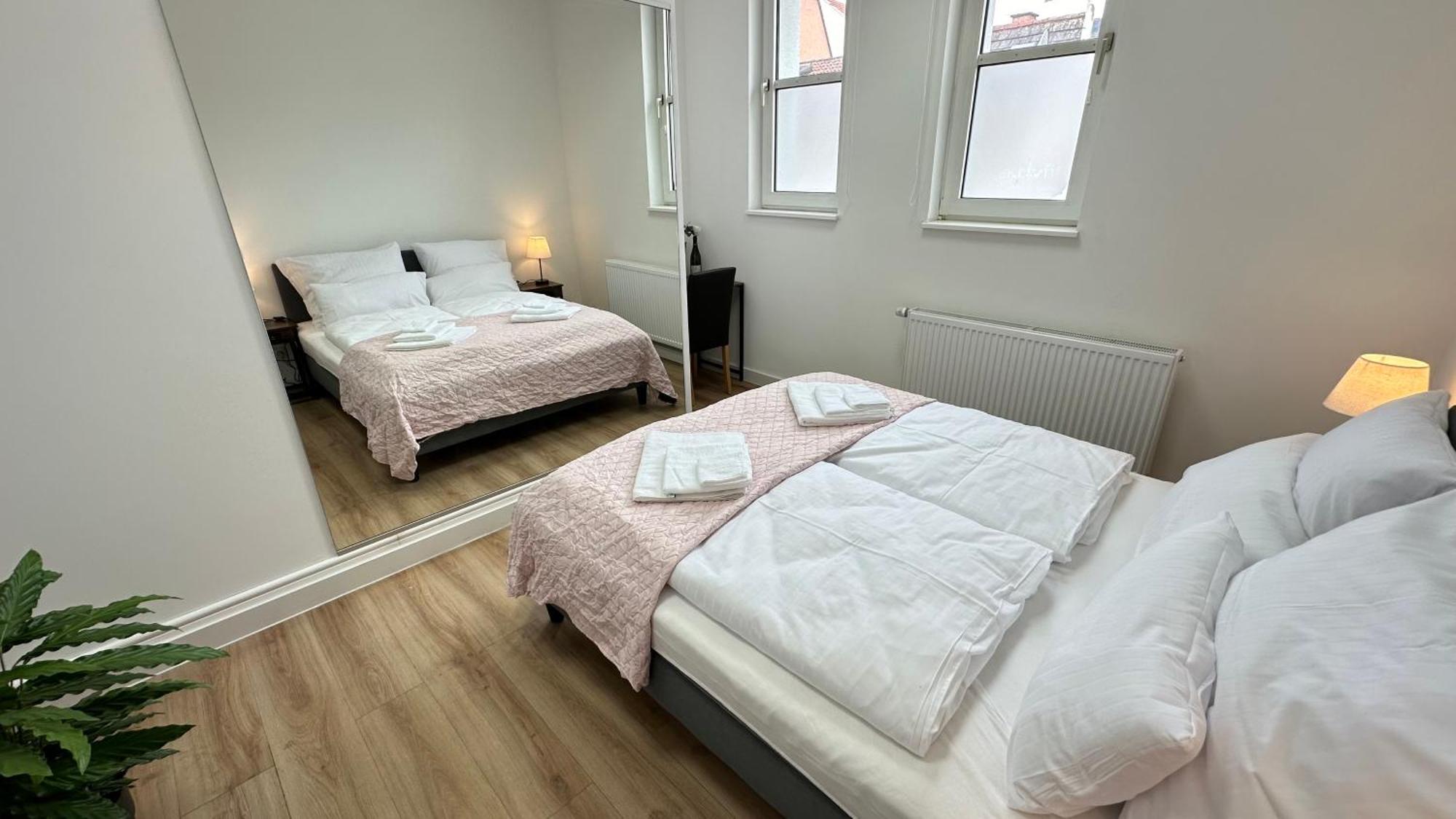 Loft - Sauna - 4 Schlafzimmer - 2 Baeder - Stadtmitte - 2 Parkplaetze